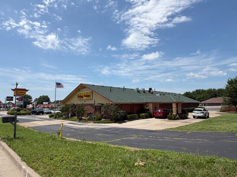 More Photos Of 840 E US Highway 60, Monett General Retail For Sale
