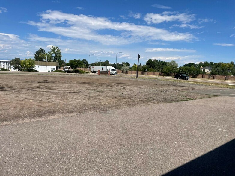 More Photos Of 597 Olathe St, Aurora Flex For Lease