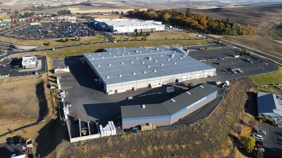 More Photos Of 400 SE Fairmount Dr, Pullman Department Store For Sale