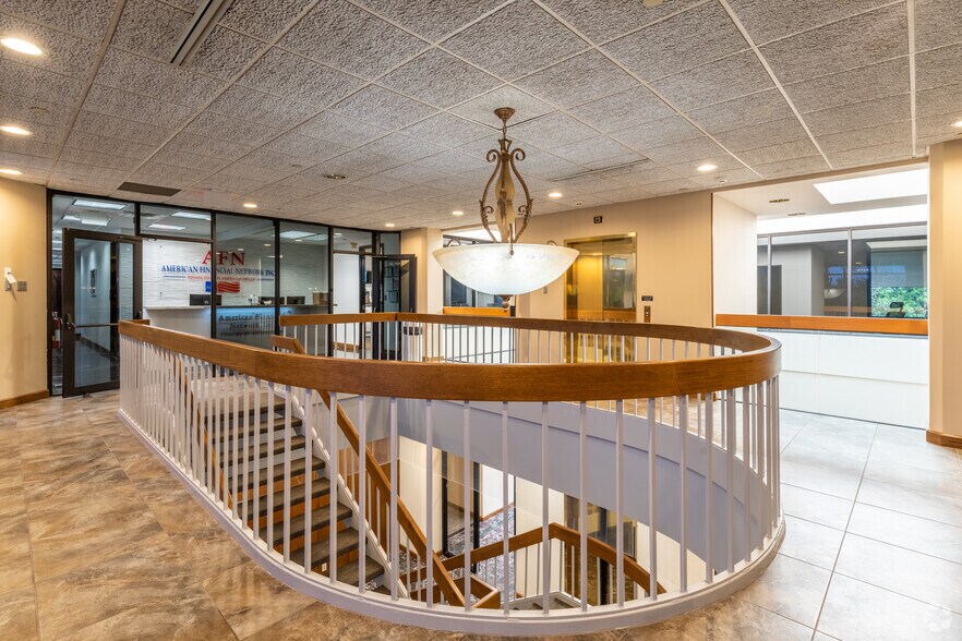 More Photos Of 500 Craig Rd, Manalapan Township Office For Lease