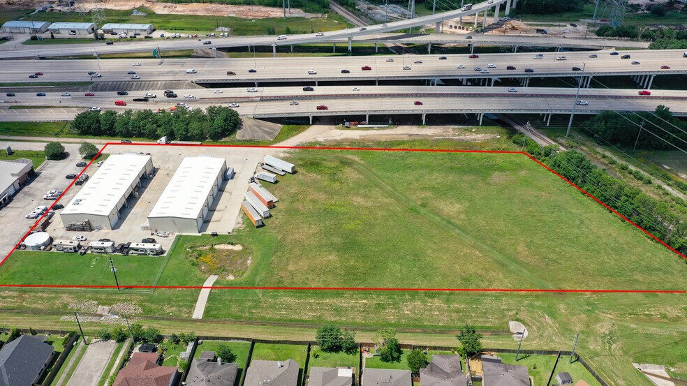 More Photos Of 6631 N Sam Houston Pky W, Houston Warehouse For Lease