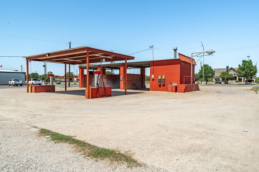 More Photos Of 929 E Main St, Eastland Carwash For Sale