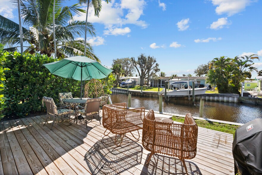 More Photos Of 2456 SW Hideaway Ln, Stuart Apartments For Sale