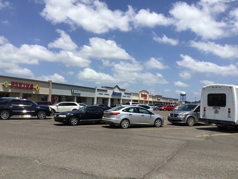 More Photos Of 2040-2302 W Laurel Ave, Eunice General Retail For Lease