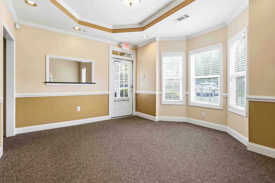 More Photos Of 100-126 Prospect Pl, Alpharetta Office For Sale
