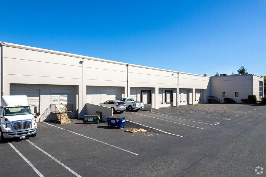 More Photos Of 3104 C St NE, Auburn Warehouse For Lease