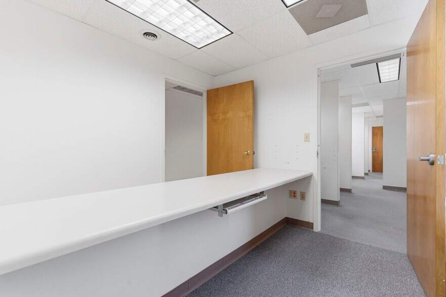More Photos Of 718 N Martin St, East Prairie Office For Sale