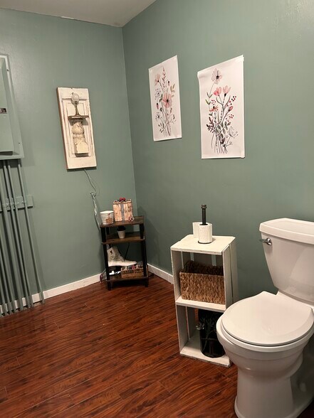 More Photos Of 114 E South Railway, Oxford Storefront For Sale