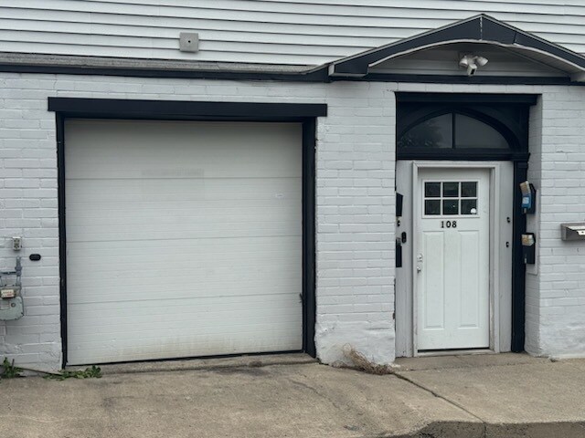 More Photos Of 108 Ball St, East Syracuse Flex For Sale