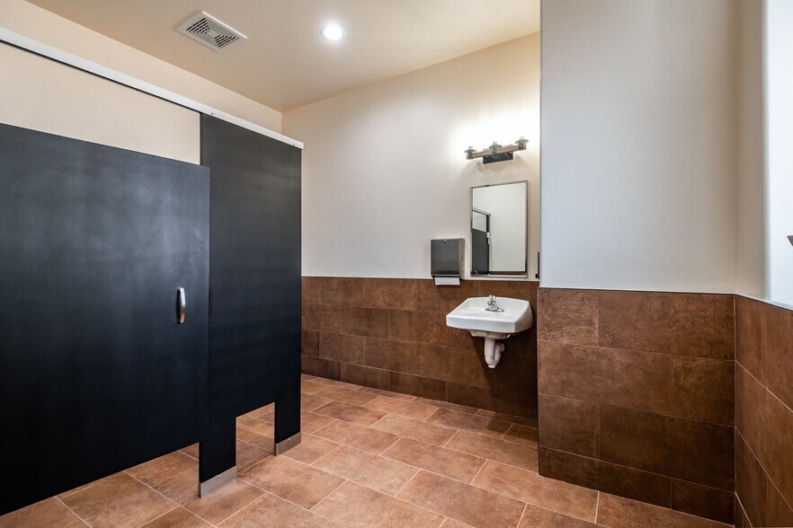 More Photos Of 315 E Andy Devine Ave, Kingman Hotel For Sale