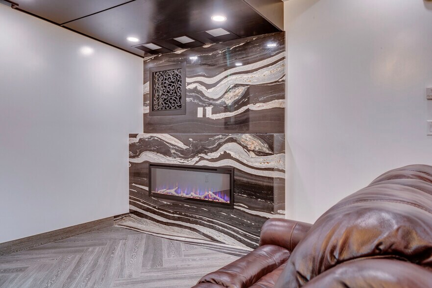 More Photos Of 11833 102 Ave NW, Edmonton Medical For Sale