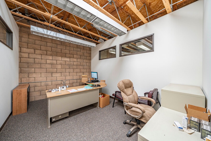 More Photos Of 2646 St Louis Ave, Signal Hill Warehouse For Sale