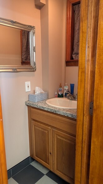 More Photos Of 1960 Richmond Ter, Staten Island Auto Repair For Lease