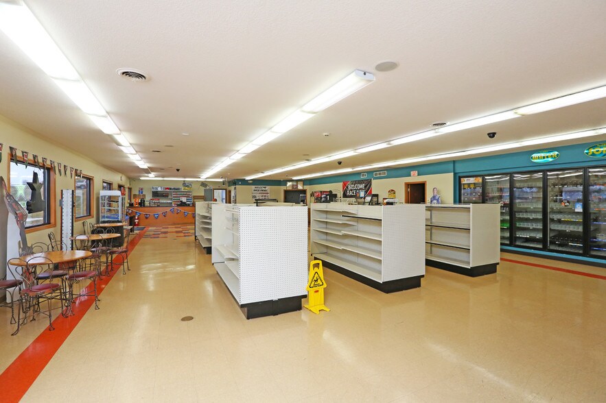 More Photos Of 4300 S 22nd Ave E, Newton Convenience Store For Sale