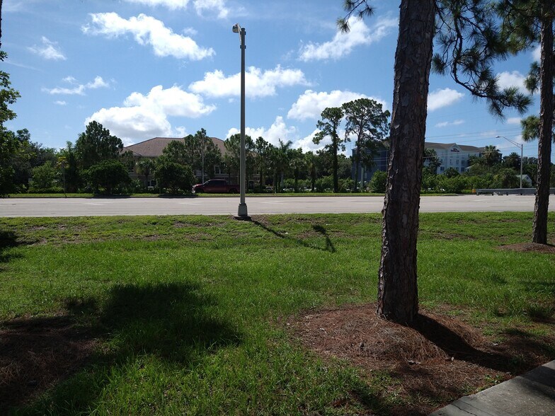 More Photos Of 6238 Presidential Ct, Fort Myers Medical For Sale