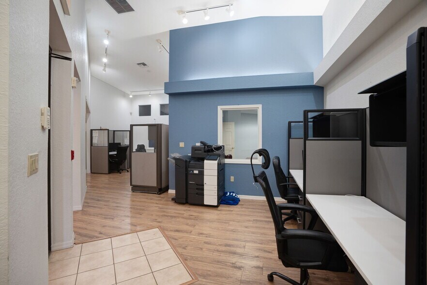 More Photos Of 3910 Golf Park Loop, Bradenton Office For Sale