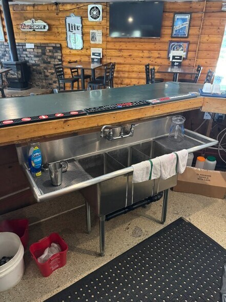 More Photos Of 1550 W Old Highway Rd, Morgan Restaurant For Sale