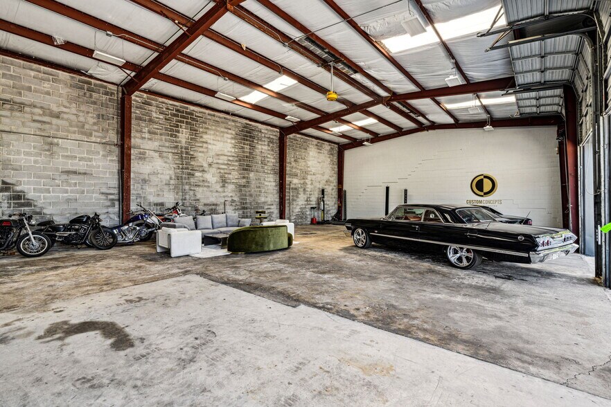 More Photos Of 5703-5705 Edgemoor Dr, Houston Warehouse For Sale