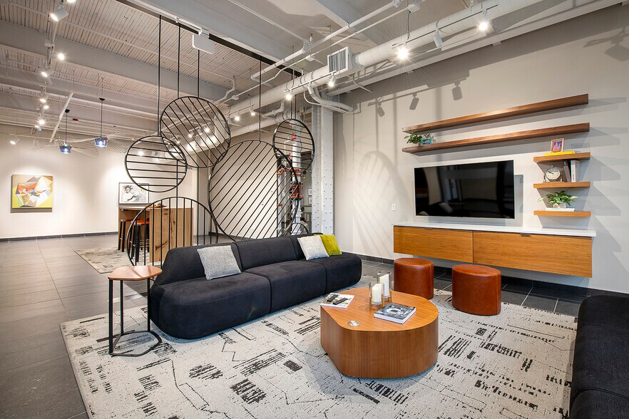 More Photos Of 1140 E Market St, Akron Unknown For Lease