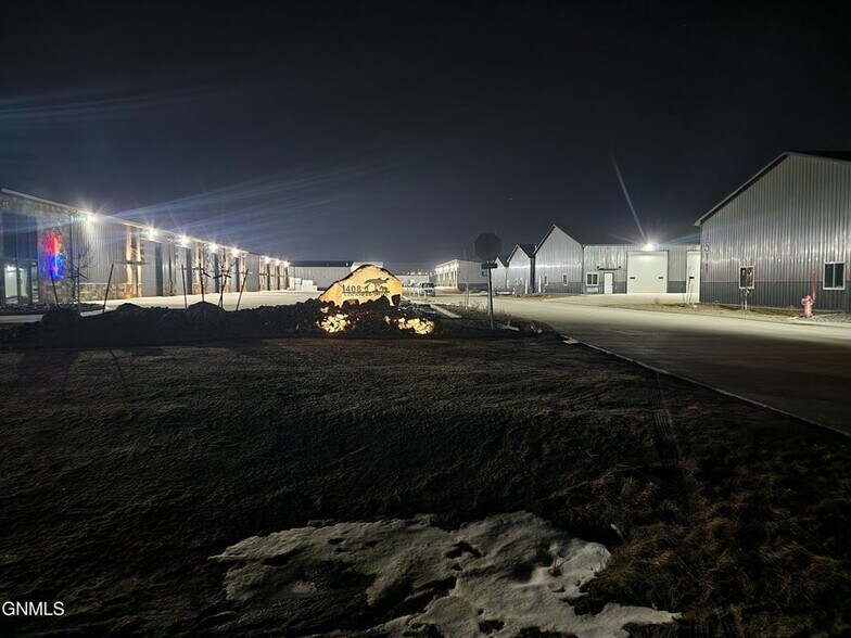 More Photos Of 1409 Lockheed Dr, Bismarck Warehouse For Sale
