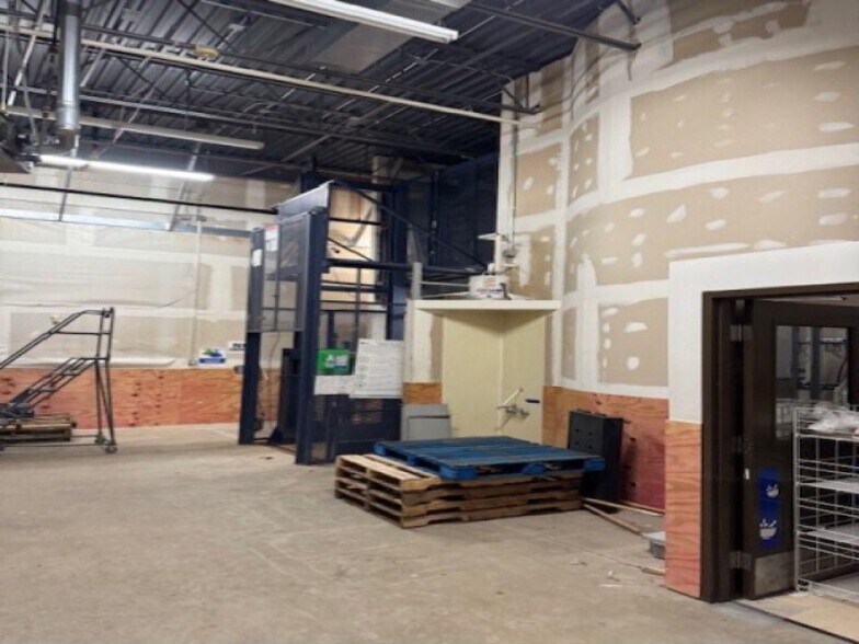 More Photos Of 63033 Van Dyke Rd, Washington Freestanding For Lease