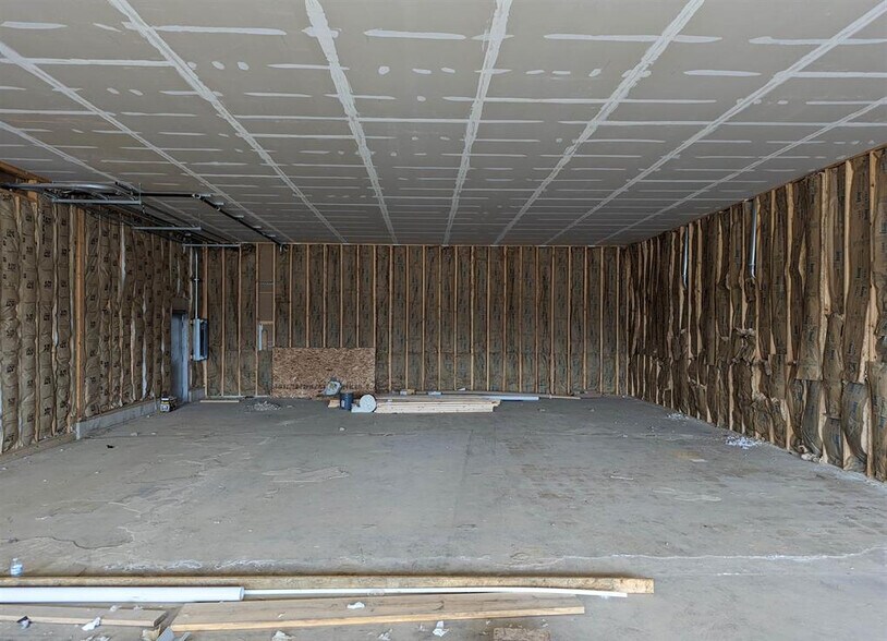 More Photos Of 208-216 N Main St, Creve Coeur Freestanding For Lease