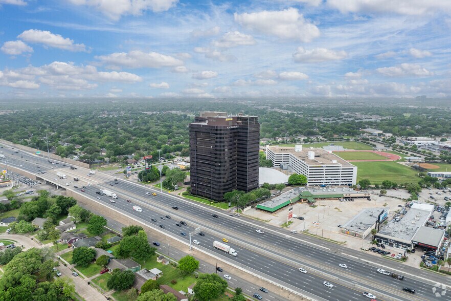 More Photos Of 7322 Southwest Fwy, Houston Office For Lease