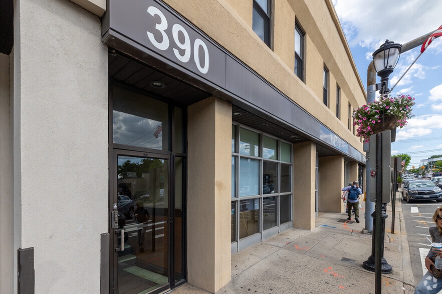 More Photos Of 376-390 Plandome Rd, Manhasset General Retail For Sale