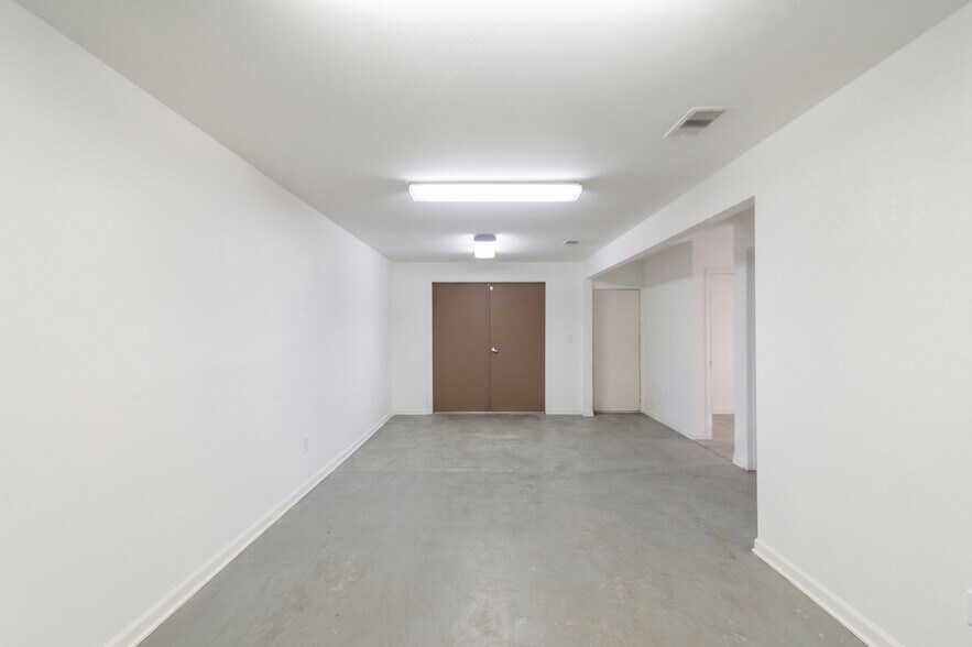 More Photos Of 5904 Dolores St, Houston Office For Lease