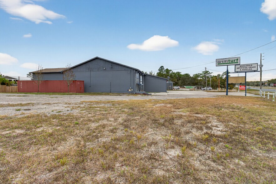 More Photos Of 18508-18510 US Highway 19, Hudson Light Manufacturing For Lease