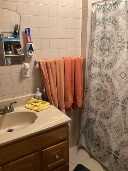 More Photos Of 2513 West St, Union City Apartments For Sale