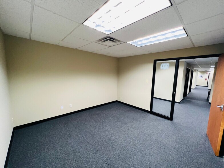 More Photos Of 520 Huber Park Ct, Weldon Spring Office For Lease