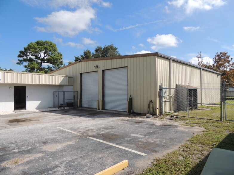 More Photos Of 2311 Whitfield Industrial Way, Sarasota Warehouse For Sale
