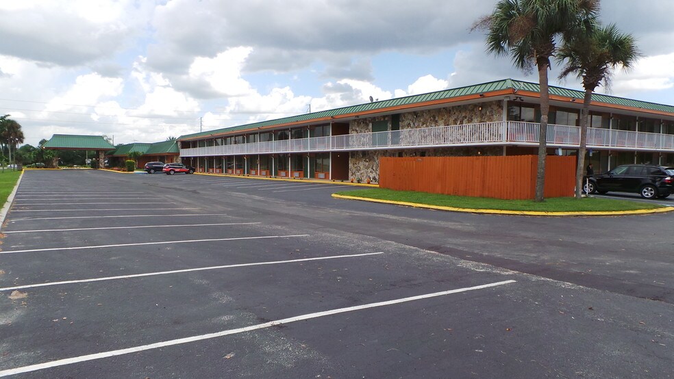 More Photos Of 6525 Us Highway 27 N, Sebring Hotel For Sale