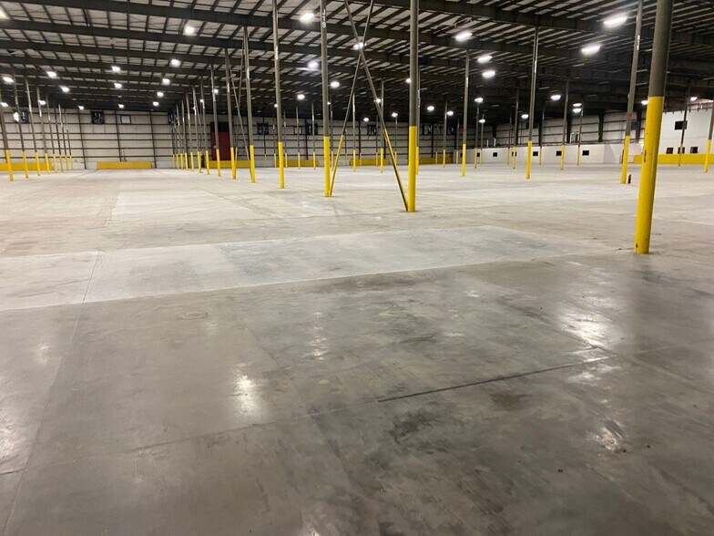 More Photos Of 212 Burlington Rd, Shannon Distribution For Lease