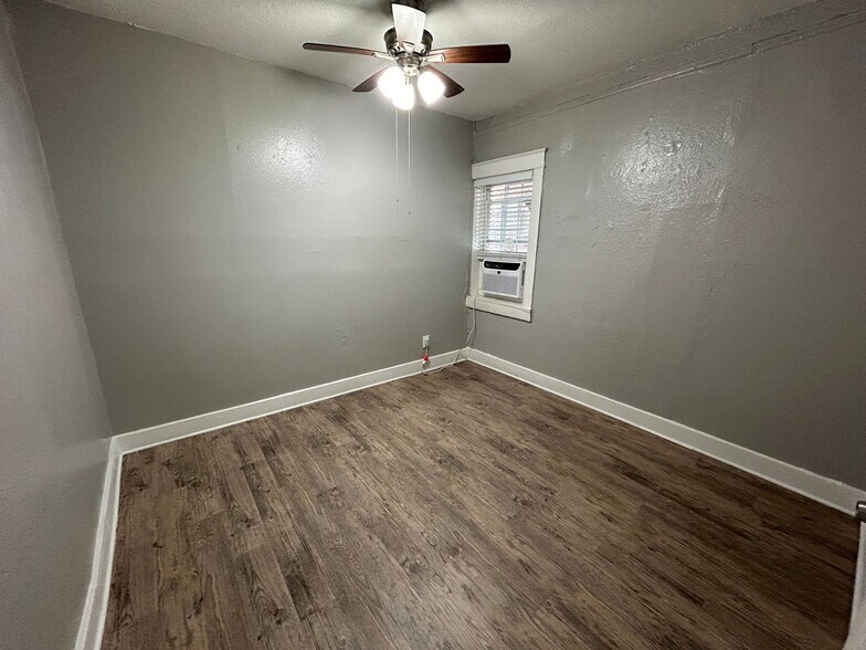 More Photos Of 1409 W Woodlawn Ave, San Antonio Apartments For Sale