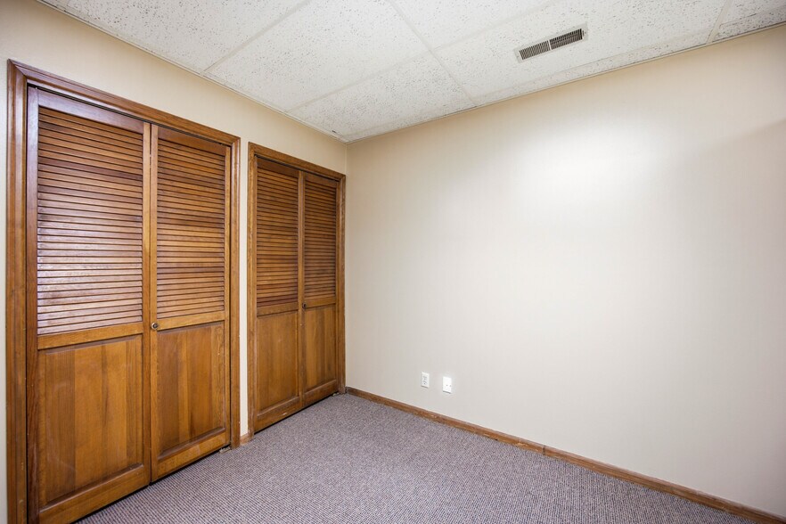 More Photos Of 110 SE Grant St, Ankeny Office For Sale