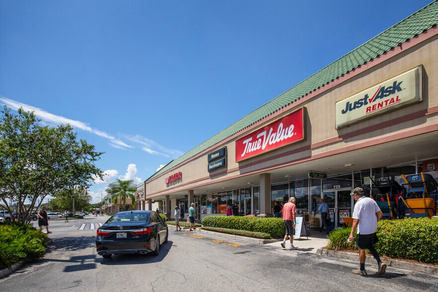 More Photos Of 715 N 14th St, Leesburg General Retail For Lease