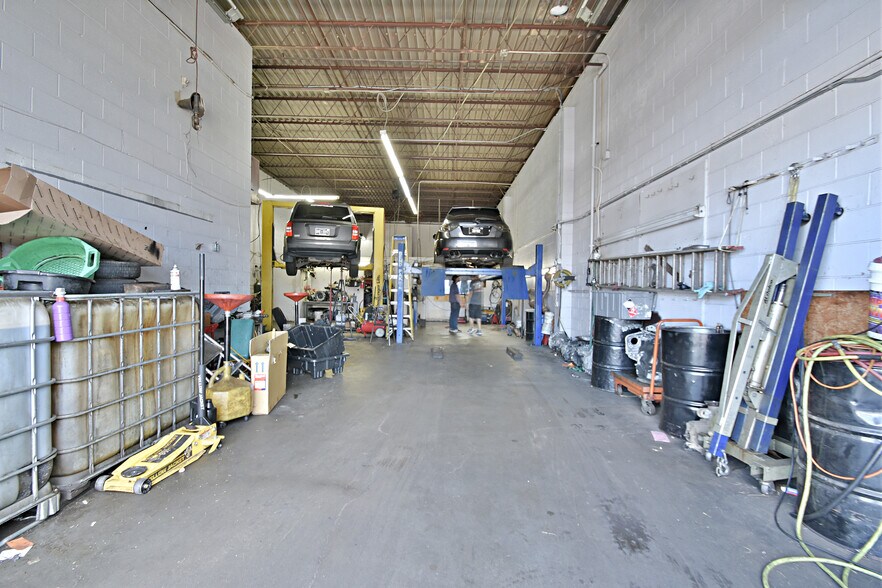 More Photos Of 5327 Clinton Hwy, Knoxville Auto Repair For Sale