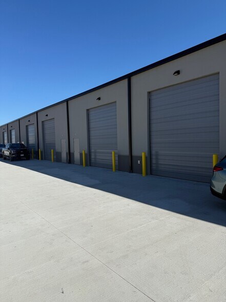 More Photos Of 4335 S Main St, Stafford Warehouse For Lease