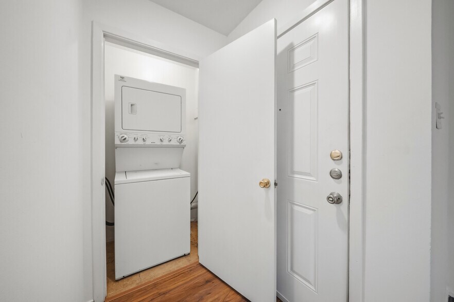 More Photos Of 611 S Ennis St, Bryan Apartments For Sale