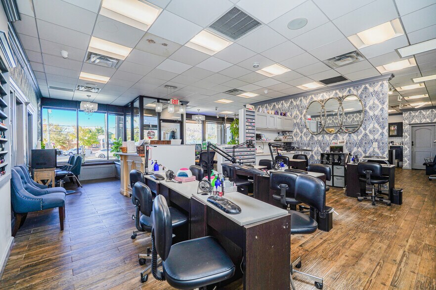 More Photos Of 1605 Forest Ave, Staten Island Storefront Retail Office For Sale