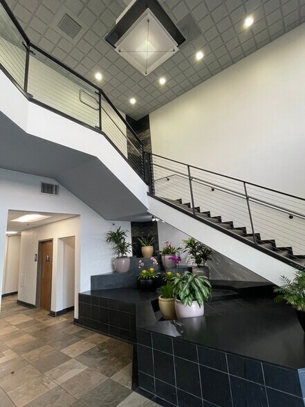 More Photos Of 83 Scripps Dr, Sacramento Office For Lease