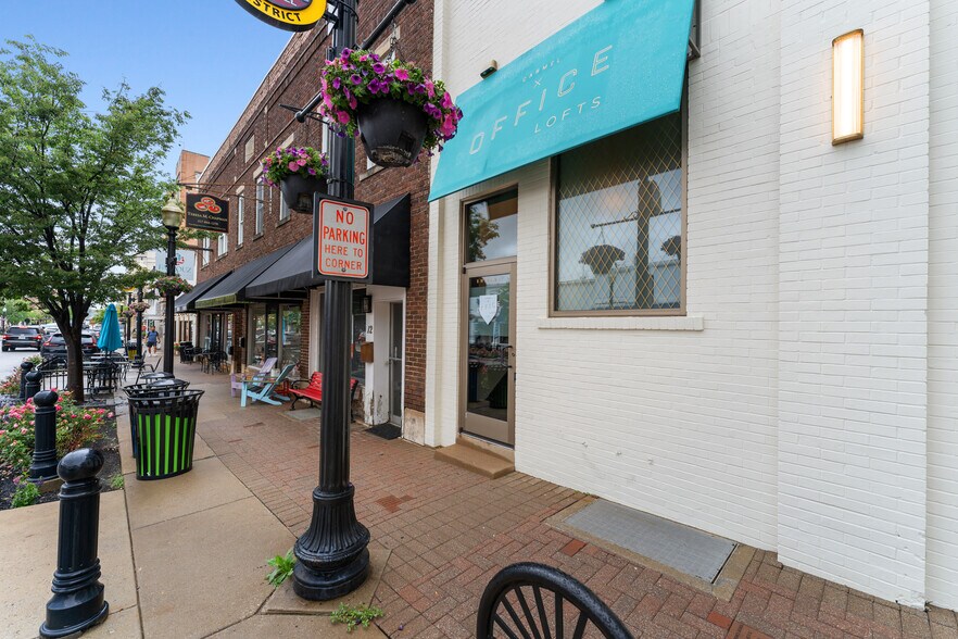 More Photos Of 2-8 W Main St, Carmel Storefront Retail Office For Lease