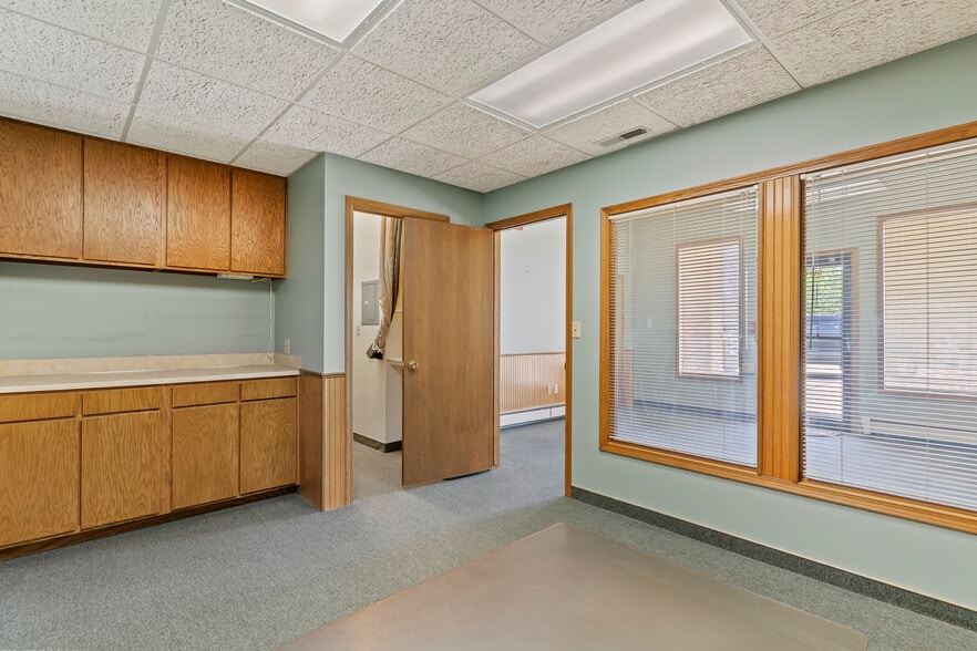 More Photos Of 2182 N Hill Field Rd, Layton Storefront Retail Office For Lease