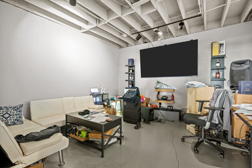 More Photos Of 2425 25th St SE, Salem General Retail For Sale