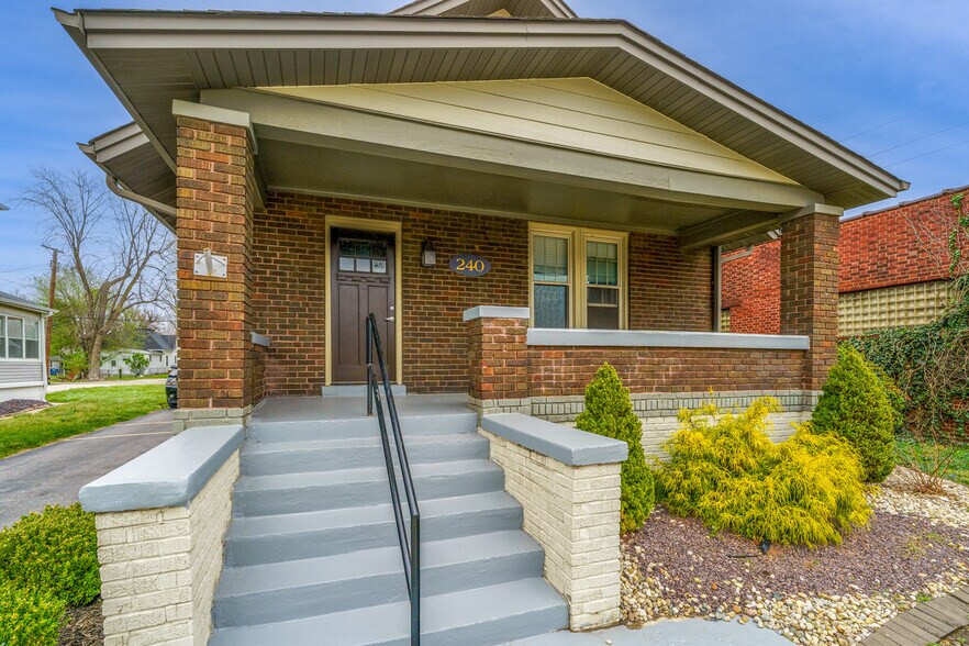 More Photos Of 240 S Buchanan St, Edwardsville Office For Sale