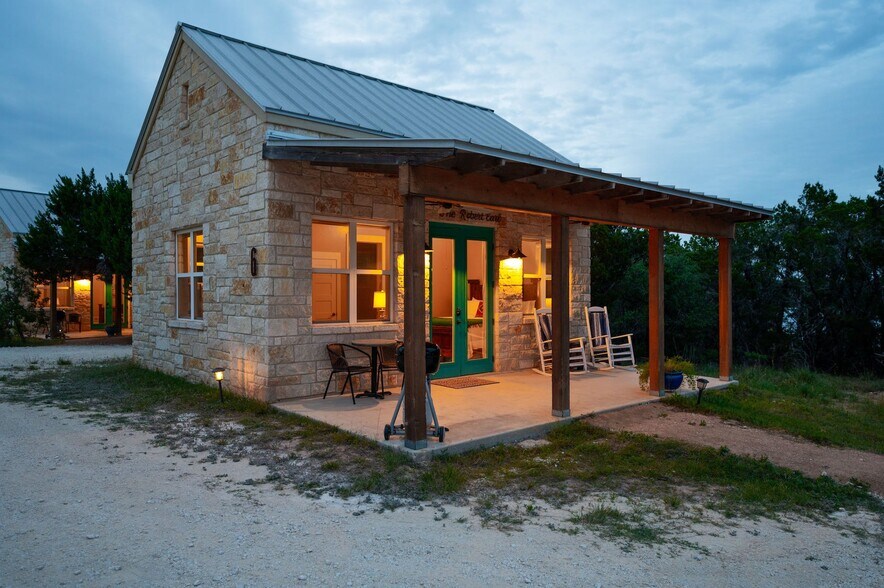 More Photos Of 7400 McGregor Ln, Dripping Springs Hotel For Sale