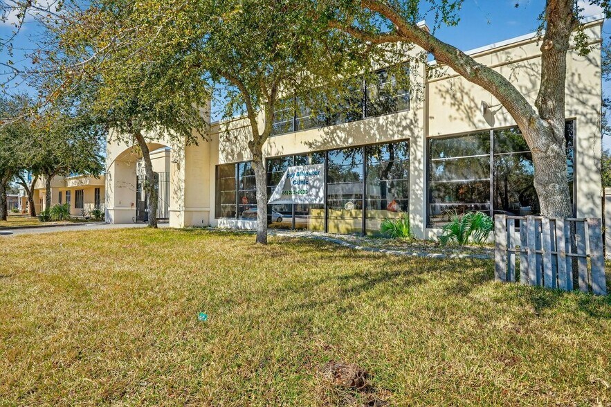 More Photos Of 600 Mason Ave, Daytona Beach Storefront Retail Office For Sale