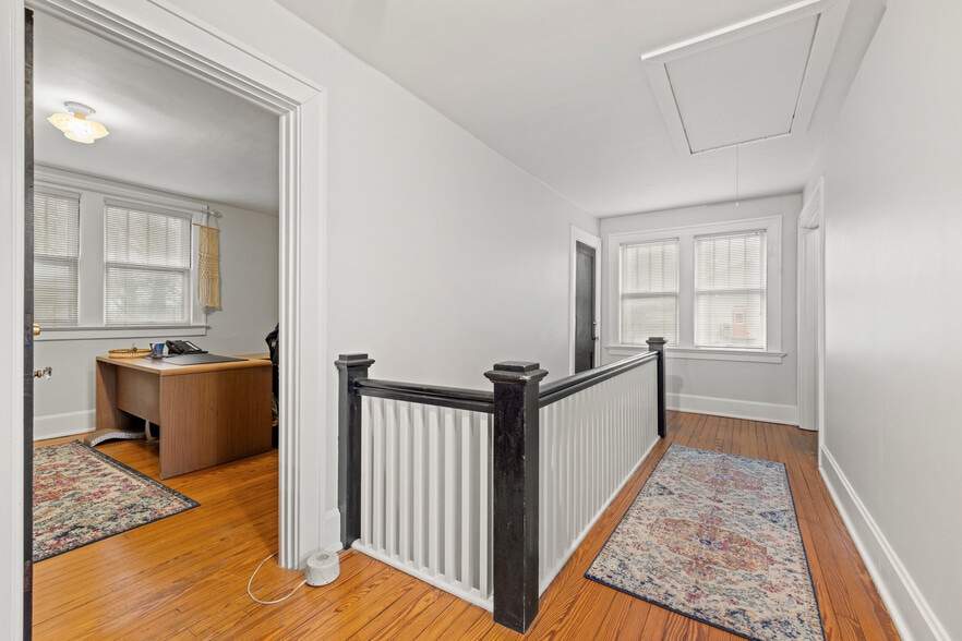 More Photos Of 520 E Maxwell St, Lexington Office For Sale